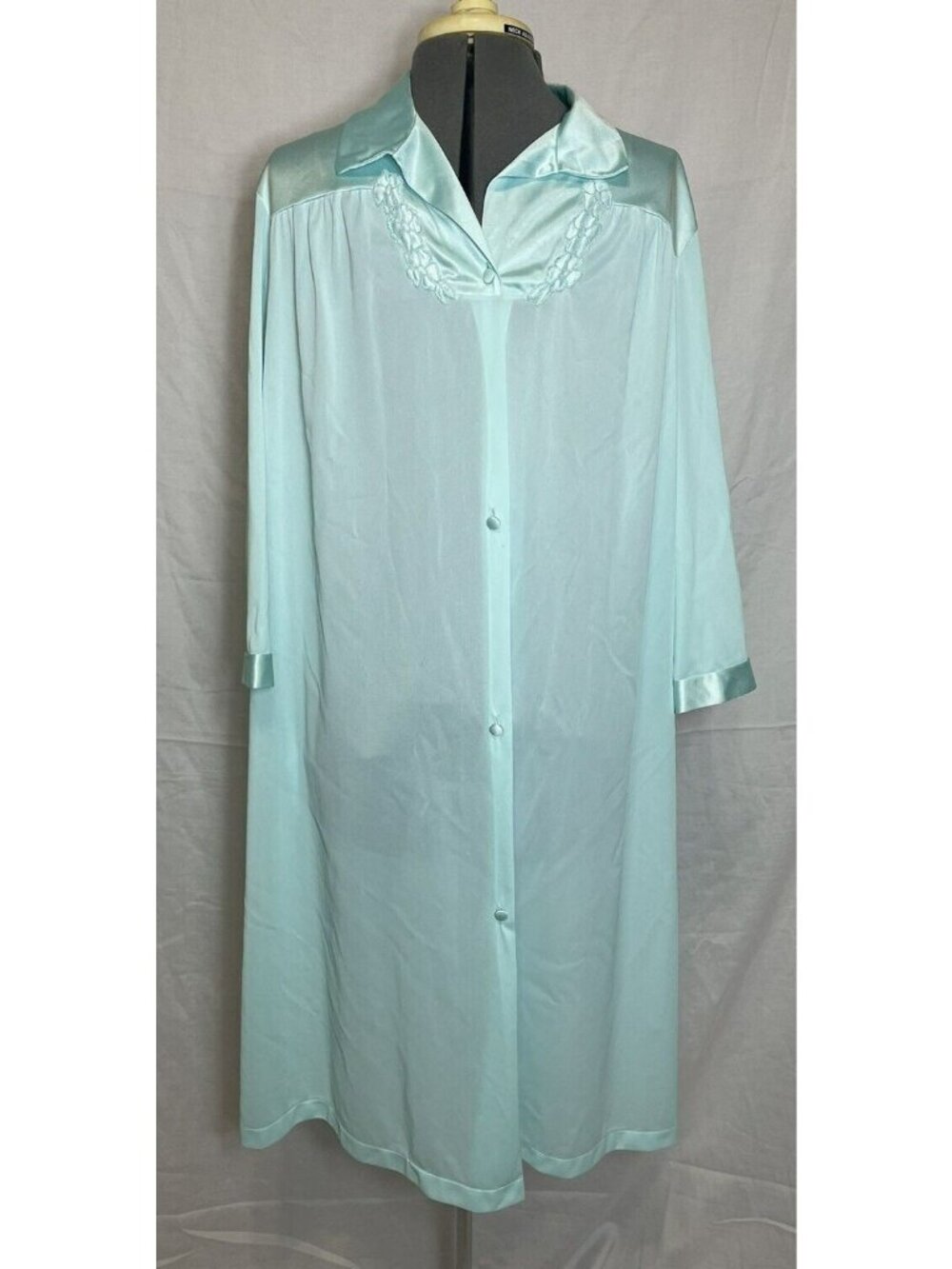 Vintage Vanity Fair Light Blue Robe Embroidered Detail Size L Large Grannycore